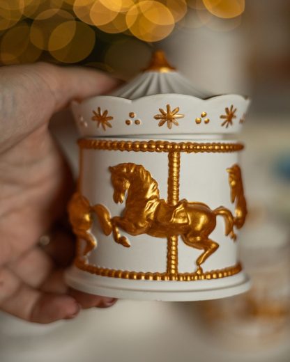 Свічка в гіпсовому кашпо "Карусель" з соєвого воску, ручної роботи - Зображення 7